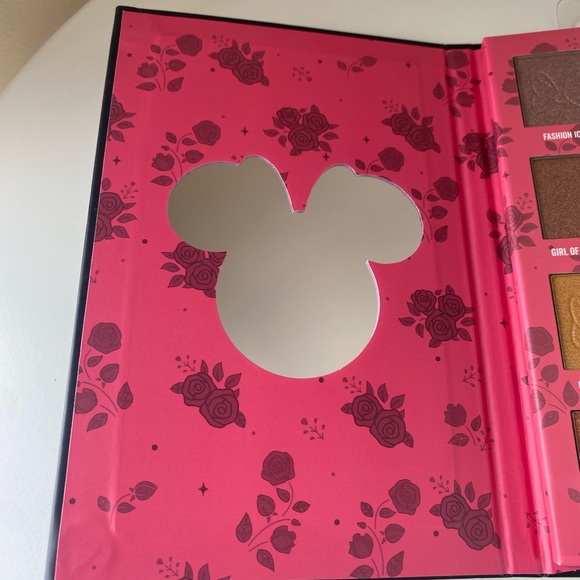 DISNEY Minnie Mouse Eyeshadow Palette - Picture 7 of 7